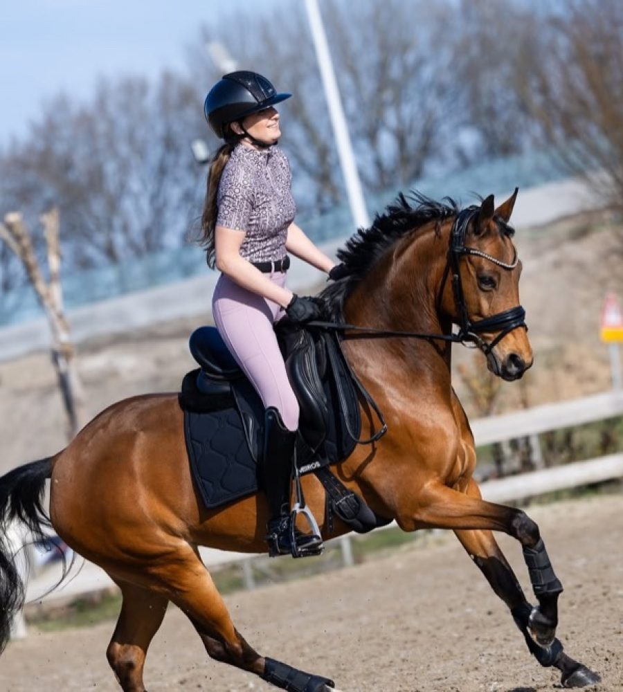 Training op de buitenbaan bij Stal Amstelhoeve