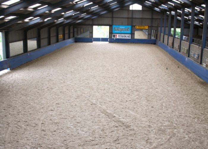 Overdekte rijhal 20 x 60 bij Stal Amstelhoeve